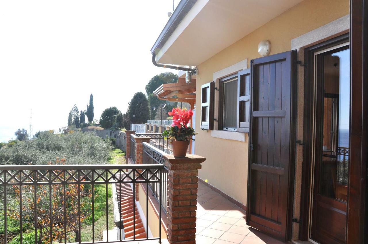Villa Gemma Di Mare 산타 테레사 디 리바 외부 사진